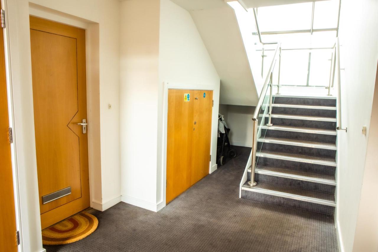 Newly Furnished Appartment Near Train Station Wolverhampton Exterior photo
